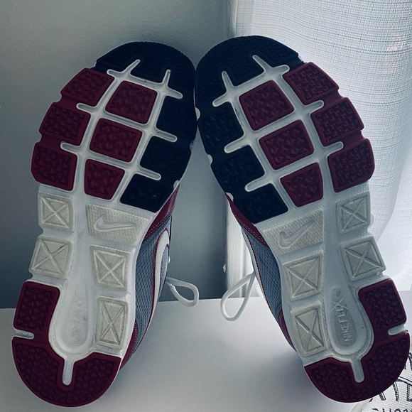 casual sneakers (Perfect for the Ohio State fans) Slightly worn. - Picture 3 of 3